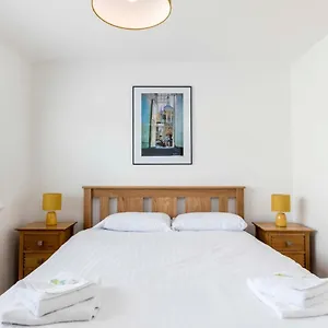 https://fabulous-spacious-family-home.cambridgehotelsuk.com
