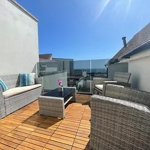 Coastline Retreats: Themed Seaside With Luxury Bath Bournemouth